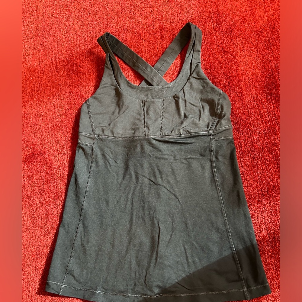 Lululemon black tank with built in bra size 8